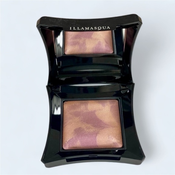 Illamasqua Other - Illamasqua- Beyond Powder (Risque)